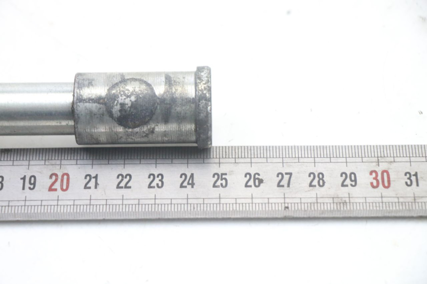 photo de FRONT WHEEL AXLE KAWASAKI ZR7 ZR-7 S 750 (1999 - 2004)