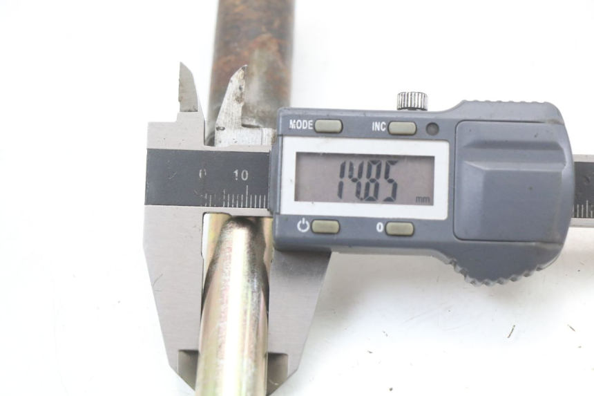 photo de FRONT WHEEL AXLE KEEWAY TX 50 (2008 - 2015)