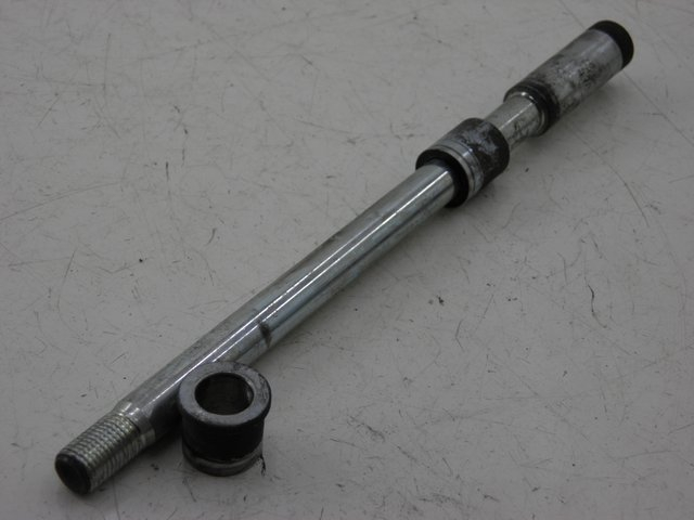 photo de FRONT WHEEL AXLE KYMCO DINK STREET 125 (2009 - 2014)