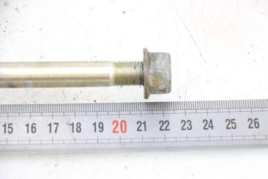 photo de FRONT WHEEL AXLE KYMCO STRYKER OFF ROAD 125 (1999 - 2005)