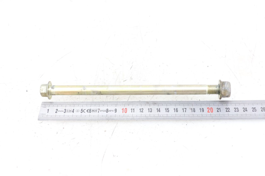 photo de FRONT WHEEL AXLE KYMCO STRYKER OFF ROAD 125 (1999 - 2005)