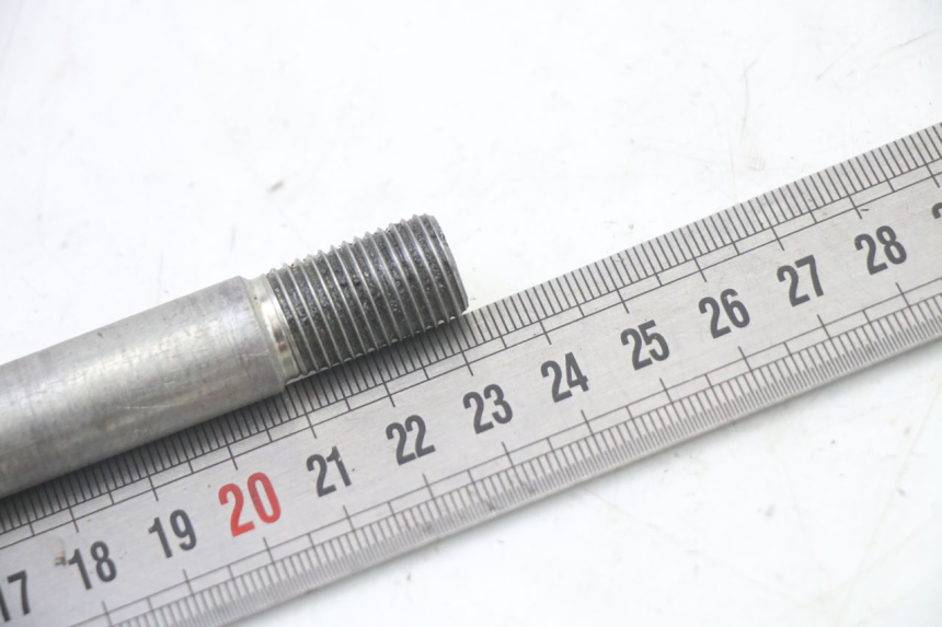 photo de FRONT WHEEL AXLE RIEJU MRT 50 (2018 - 2021)