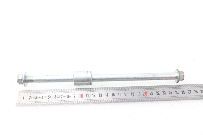 photo de FRONT WHEEL AXLE YAMASAKI MSX 50 (2013 - 2022)