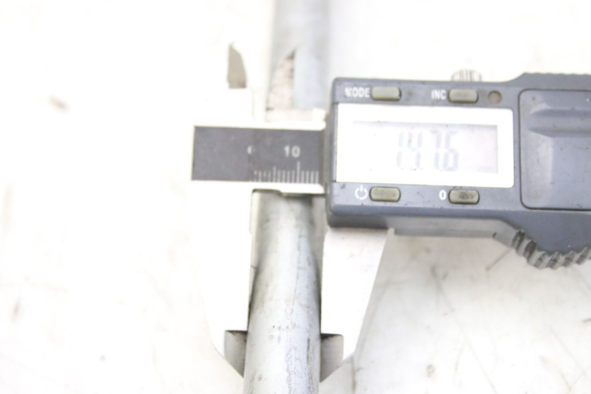 photo de FRONT WHEEL AXLE PIAGGIO NEW TYPHOON 50 (2018 - 2021)