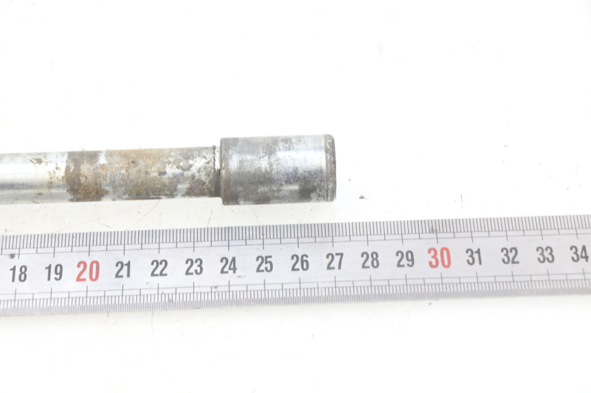 photo de FRONT WHEEL AXLE GILERA NEXUS 125 (2009 - 2013)