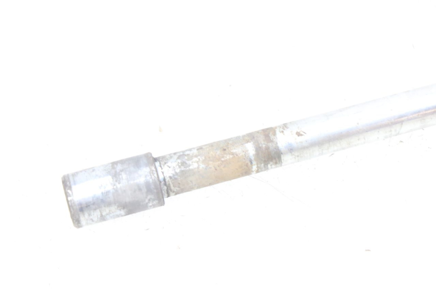 photo de FRONT WHEEL AXLE GILERA NEXUS 125 (2009 - 2013)