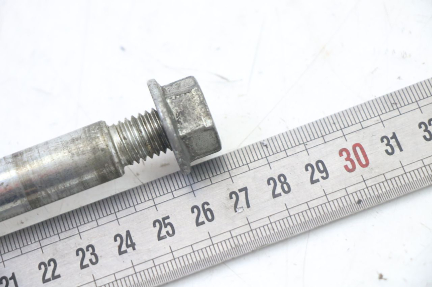 photo de FRONT WHEEL AXLE GILERA NEXUS 125 (2009 - 2013)