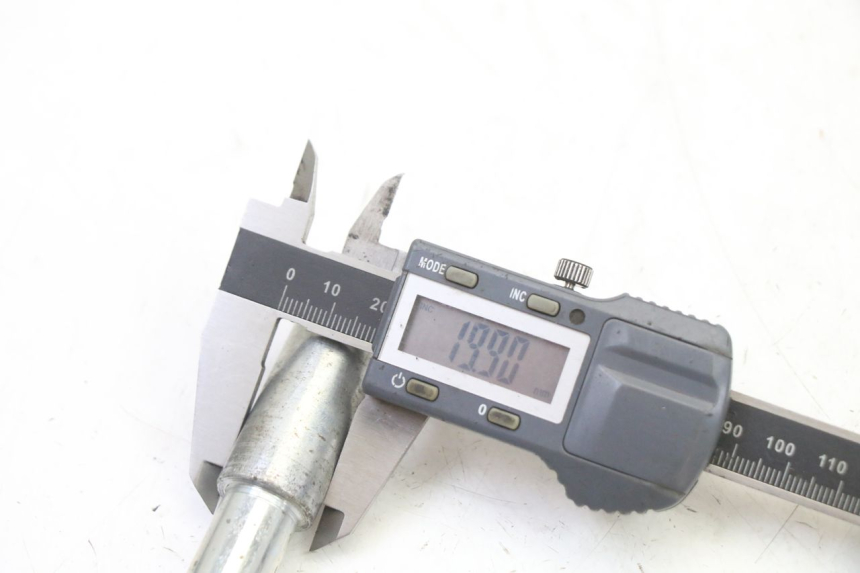 photo de FRONT WHEEL AXLE PIAGGIO NRG POWER PUREJET 50 (2018 - 2021)