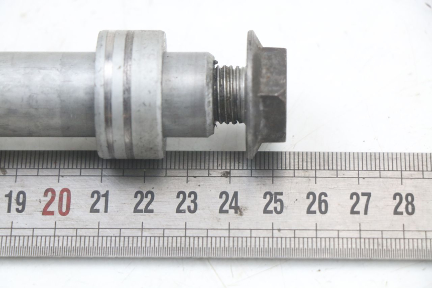 photo de FRONT WHEEL AXLE HONDA NTV DEAUVILLE 650 (1998 - 2001)