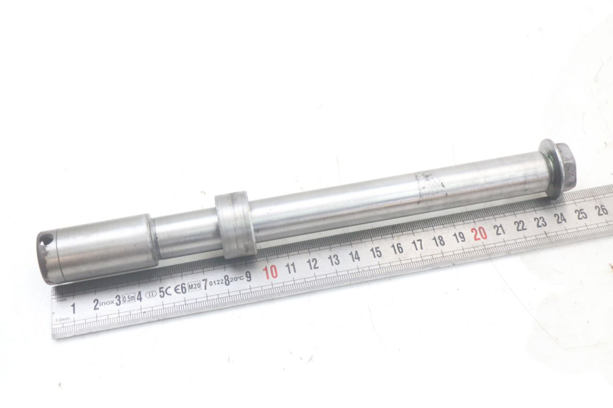 photo de FRONT WHEEL AXLE HONDA NTV DEAUVILLE 650 (1998 - 2001)