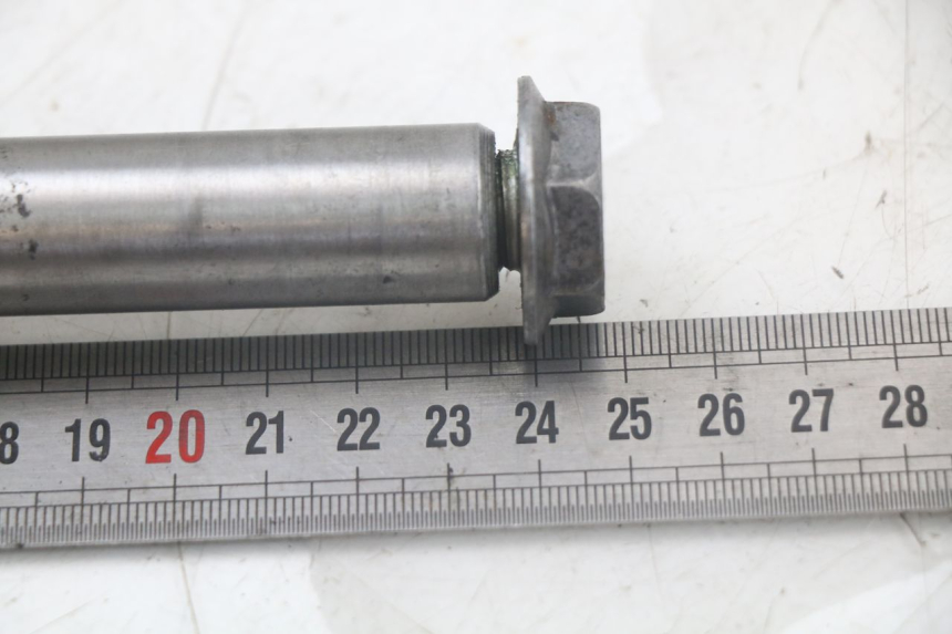 photo de FRONT WHEEL AXLE HONDA NTV DEAUVILLE 650 (1998 - 2001)