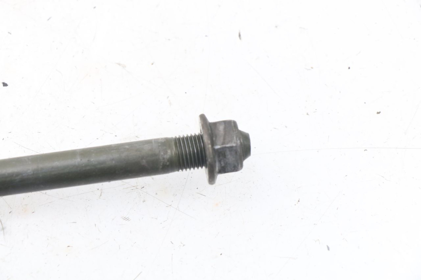 photo de FRONT WHEEL AXLE SYM ORBIT 2 4T 50 (2018 - 2022) - Zoom on usage condition