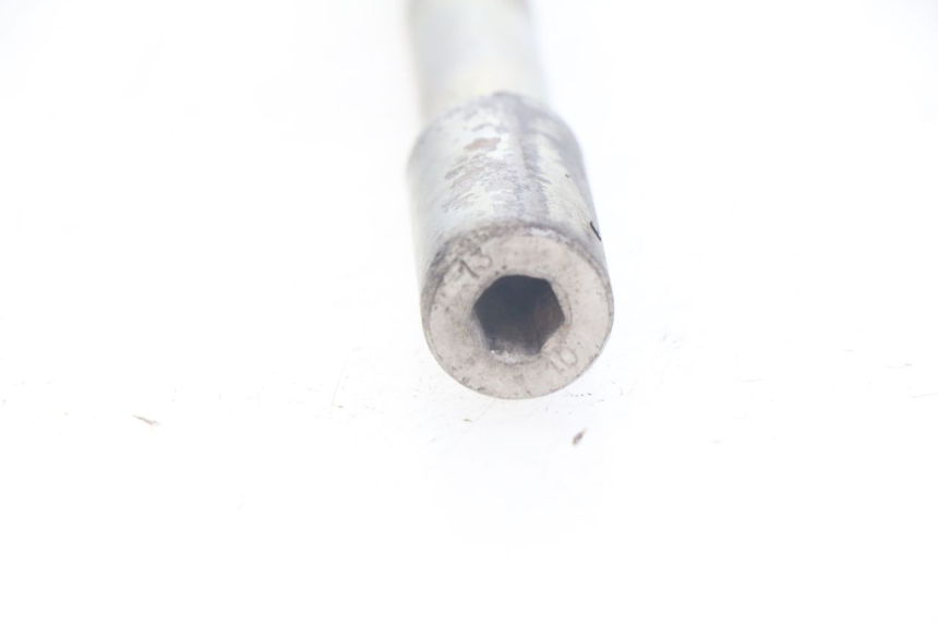 photo de FRONT WHEEL AXLE PEUGEOT CITYSTAR 50 (2013 - 2017)