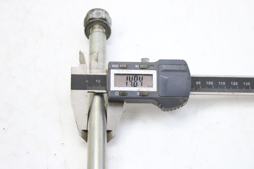 photo de FRONT WHEEL AXLE PEUGEOT CITYSTAR 50 (2013 - 2017)