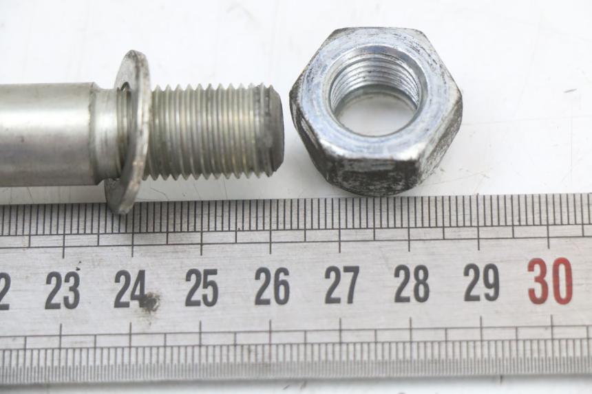 photo de FRONT WHEEL AXLE PEUGEOT CITYSTAR 50 (2013 - 2017)