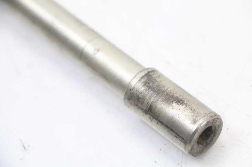 photo de FRONT WHEEL AXLE PEUGEOT CITYSTAR 50 (2013 - 2017)