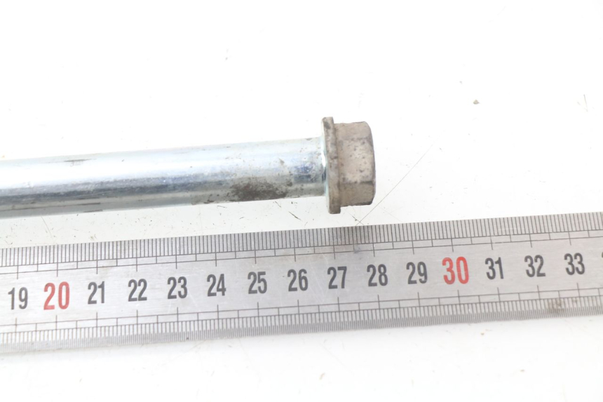 photo de FRONT WHEEL AXLE PIAGGIO FLY 2T 50 (2004 - 2017)