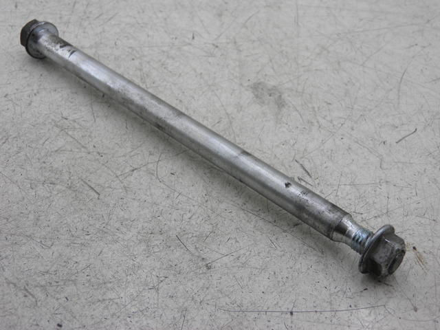 photo de FRONT WHEEL AXLE PIAGGIO FLY 2T 50 (2004 - 2017)