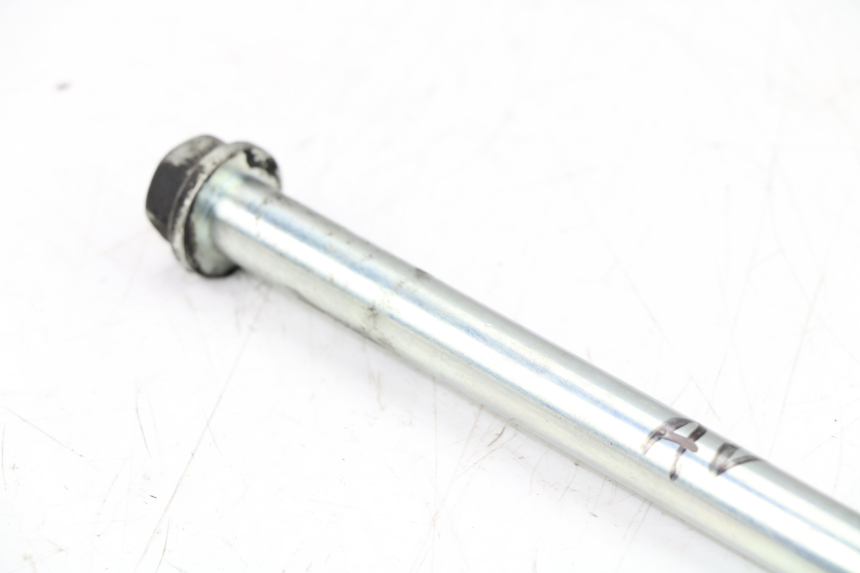 photo de FRONT WHEEL AXLE PIAGGIO FLY 2T 50 (2004 - 2017)