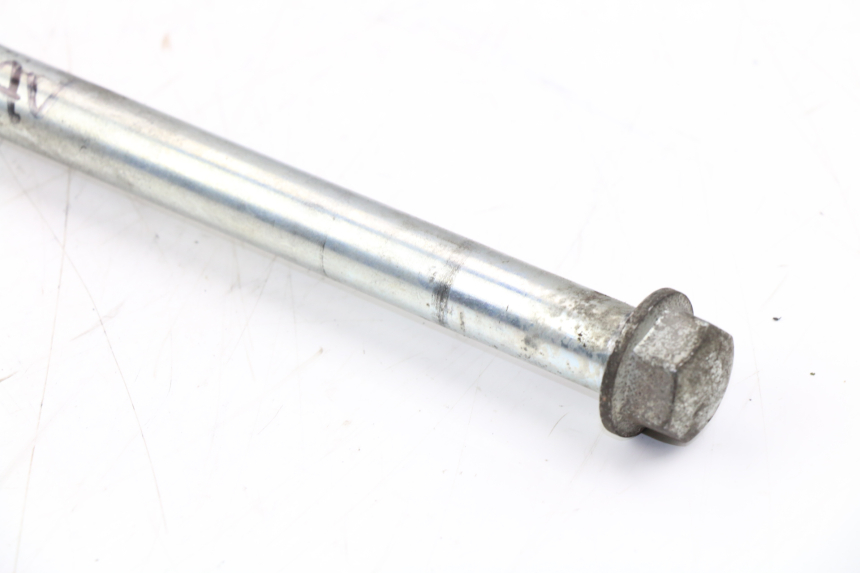 photo de FRONT WHEEL AXLE PIAGGIO FLY 2T 50 (2004 - 2017)