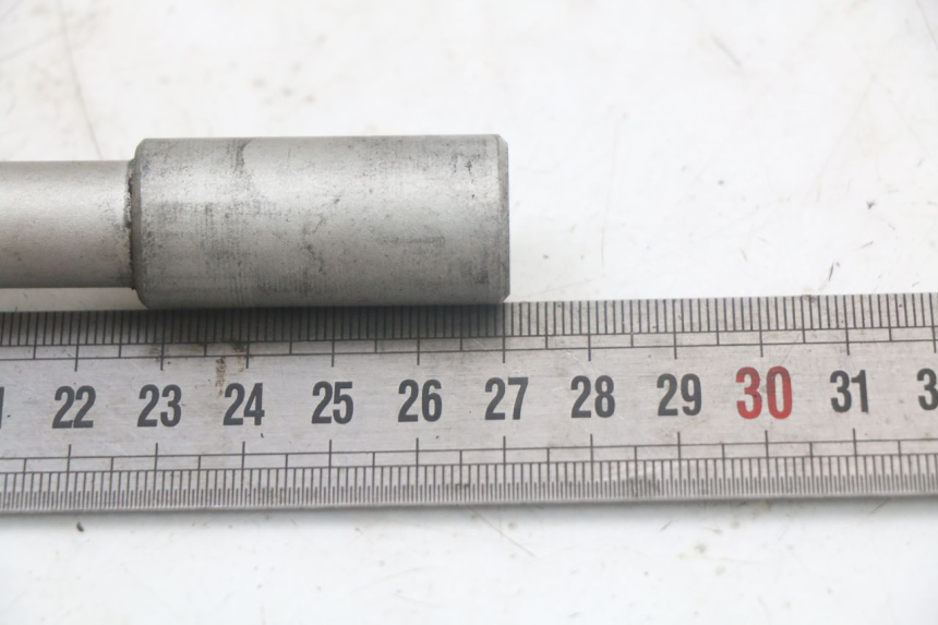 photo de FRONT WHEEL AXLE PIAGGIO NEW TYPHOON 50 (2010 - 2017)