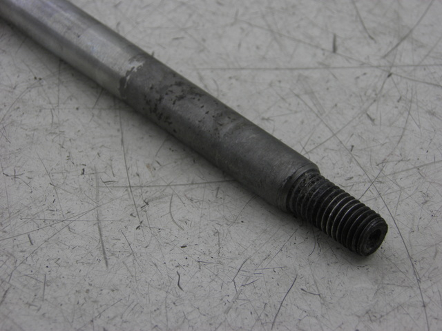 photo de FRONT WHEEL AXLE PIAGGIO X7 125 (2007 - 2013) - Component detail