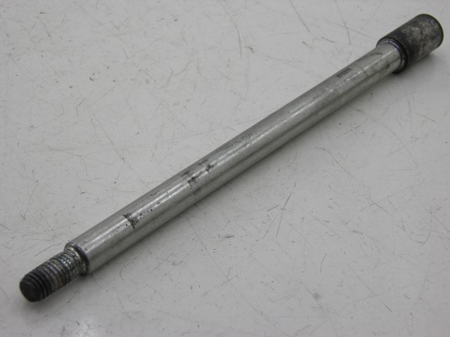 photo de FRONT WHEEL AXLE PIAGGIO X9 EVOLUTION 125 (2003 - 2007)