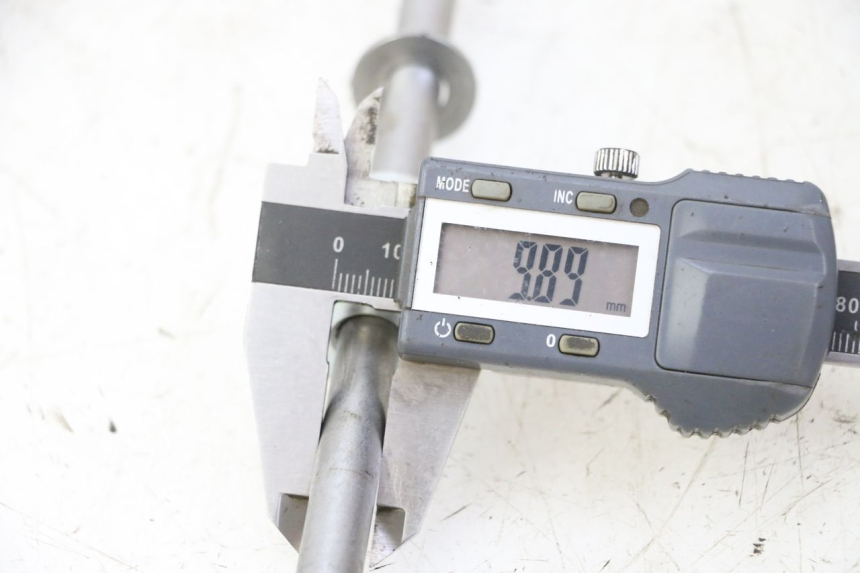 photo de FRONT WHEEL AXLE YAMAHA PW 50 (1984 - 2020)