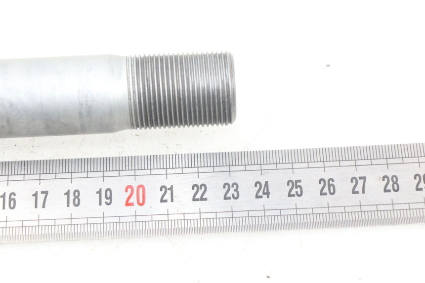 photo de FRONT WHEEL AXLE BMW R GS 1200 (2005 - 2007)
