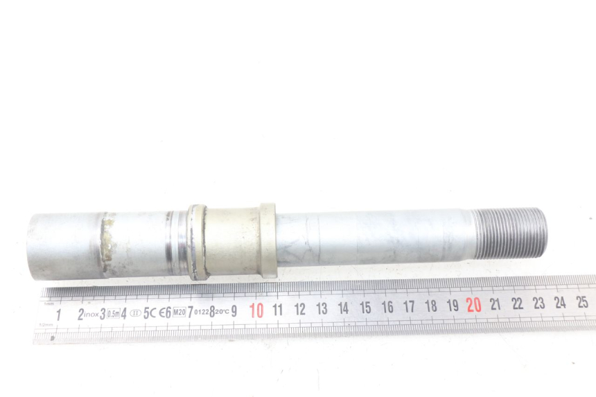 photo de FRONT WHEEL AXLE BMW R GS 1200 (2005 - 2007)