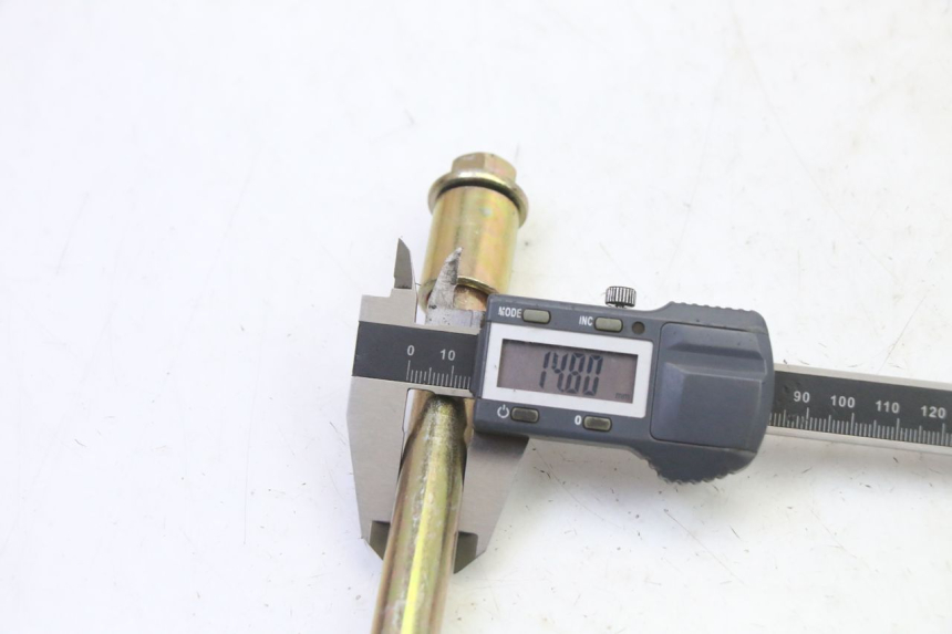 photo de FRONT WHEEL AXLE APOLLO RFZ 125