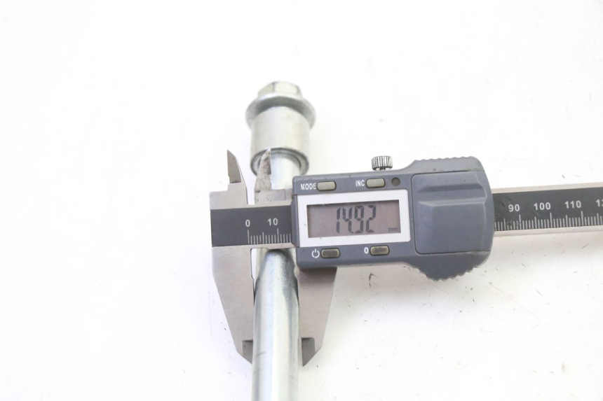 photo de FRONT WHEEL AXLE APOLLO RFZ 125