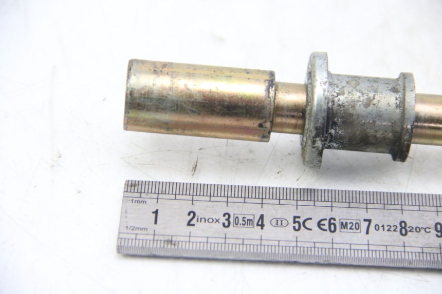 photo de FRONT WHEEL AXLE HYOSUNG RT KARION 125 (2003 - 2007)