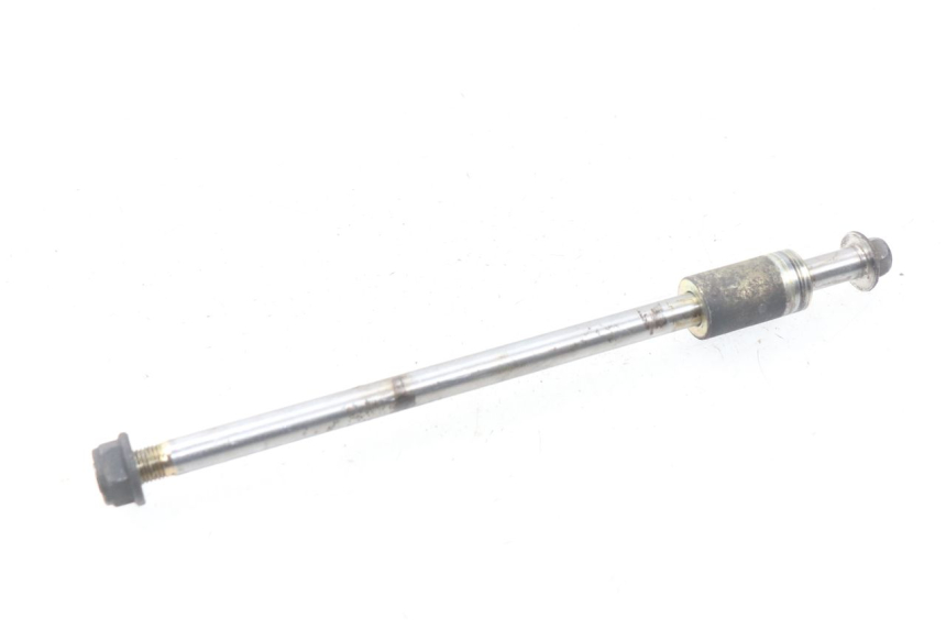 photo de FRONT WHEEL AXLE DAELIM S2 FI 125 (2008 - 2017)