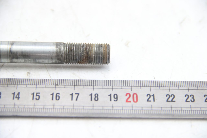 photo de FRONT WHEEL AXLE APRILIA SCARABEO 4T 50 (2009 - 2017)