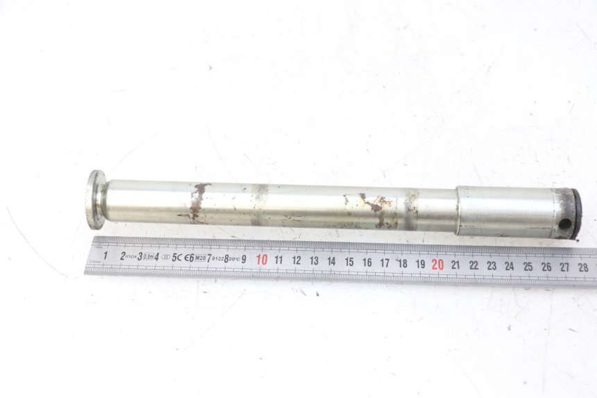 photo de FRONT WHEEL AXLE TRIUMPH SPRINT 900 (1995 - 1998)