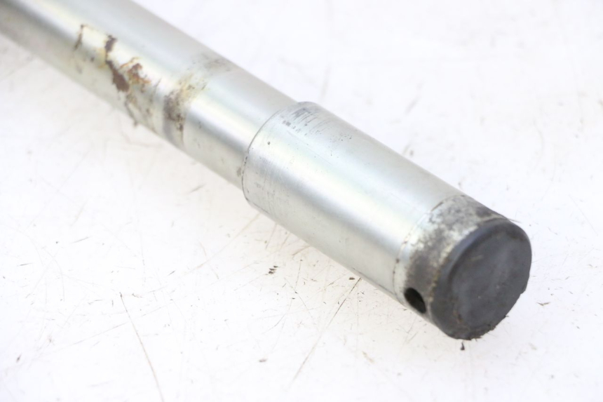 photo de FRONT WHEEL AXLE TRIUMPH SPRINT 900 (1995 - 1998)