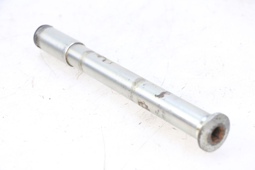 photo de FRONT WHEEL AXLE TRIUMPH SPRINT 900 (1995 - 1998)
