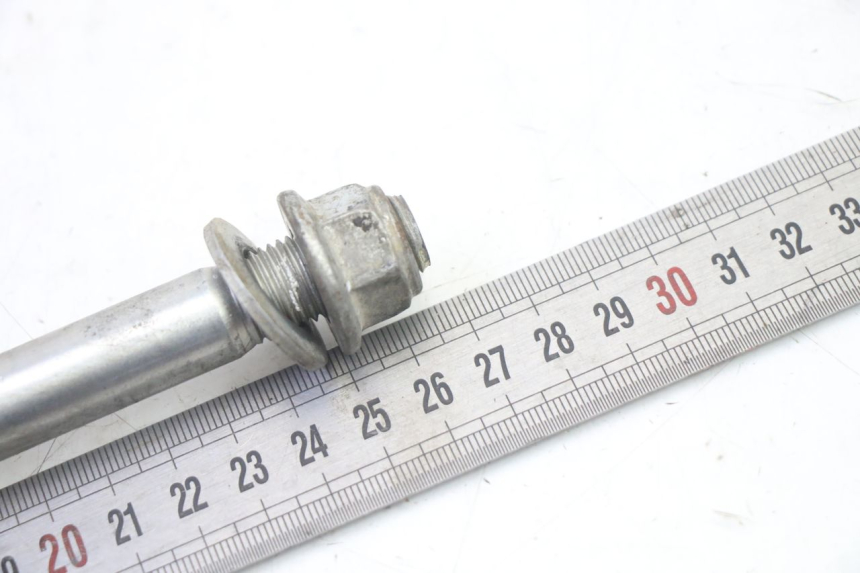 photo de FRONT WHEEL AXLE PEUGEOT STREETZONE I NAKED 2T 50 (2018 - 2020)