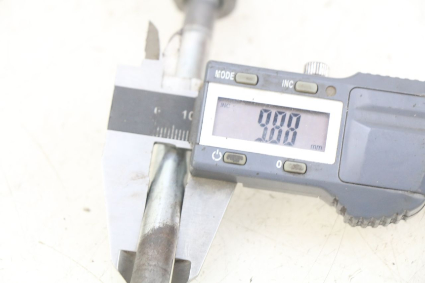 photo de FRONT WHEEL AXLE MBK STUNT NAKED 50 (2004 - 2018)