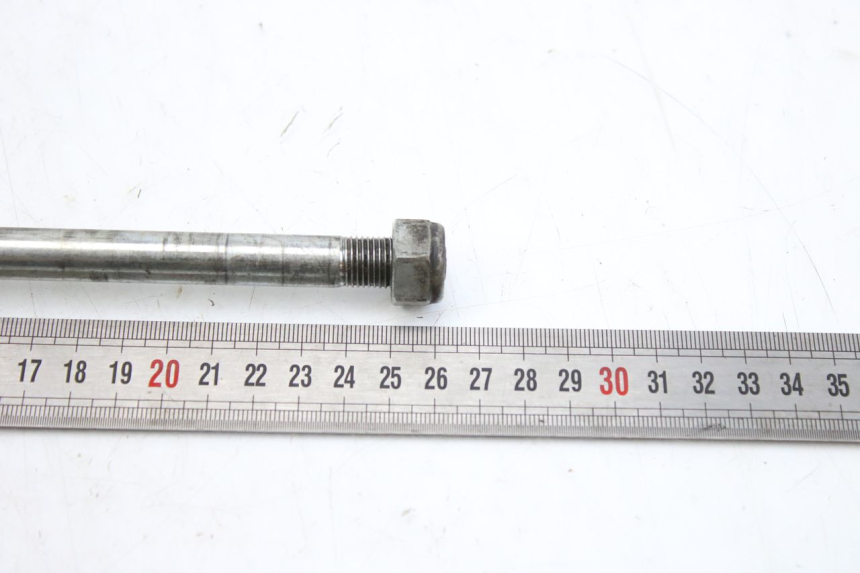 photo de FRONT WHEEL AXLE SUZUKI UH BURGMAN 125 (2002 - 2006)
