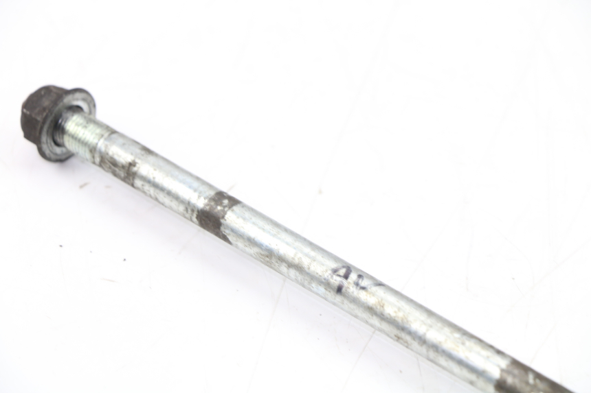 photo de FRONT WHEEL AXLE SYM FIDDLE 125 (2008 - 2010)