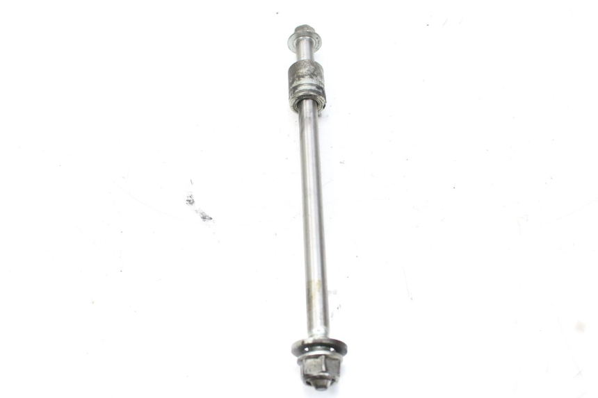 photo de FRONT WHEEL AXLE SYM HUSKY 125 (1999 - 2005)