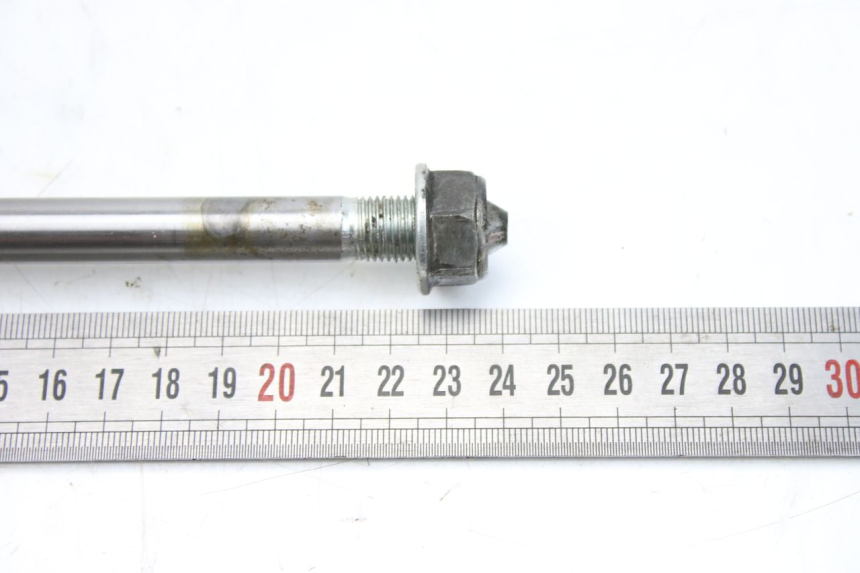 photo de FRONT WHEEL AXLE SYM HUSKY 125 (1999 - 2005)