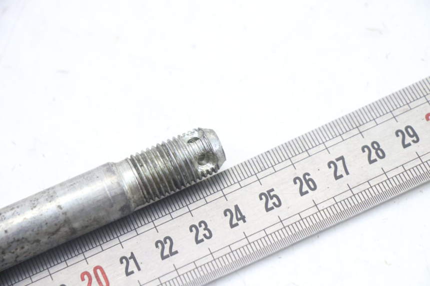 photo de FRONT WHEEL AXLE YAMAHA TDR DELTABOX 125 (1993 - 2003)