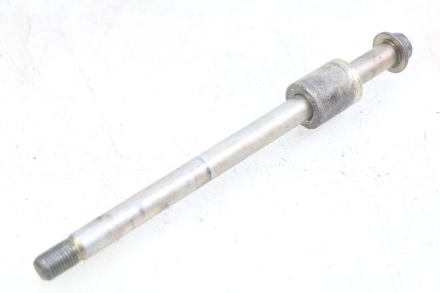 photo de FRONT WHEEL AXLE DAELIM VL DAYSTAR 125 (2000 - 2011)