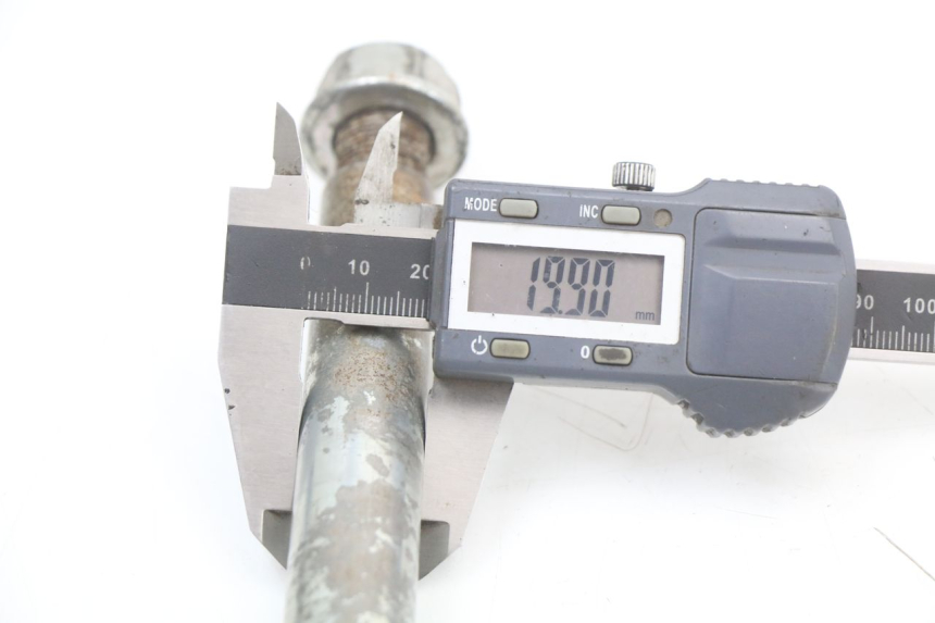 photo de FRONT WHEEL AXLE PIAGGIO X10 125 (2012 - 2017)