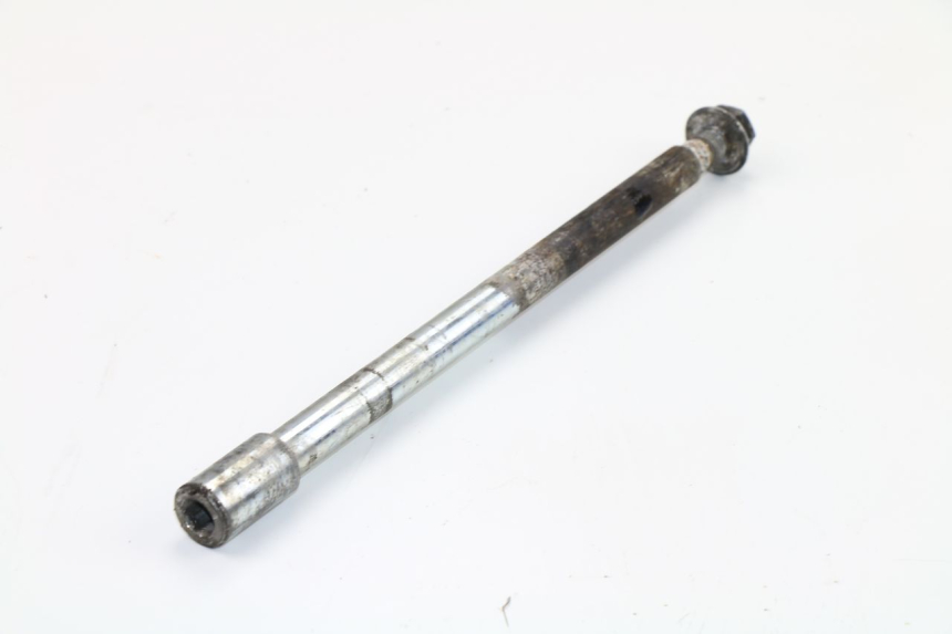 photo de FRONT WHEEL AXLE PIAGGIO X8 STREET 125 (2006 - 2007) - Component detail
