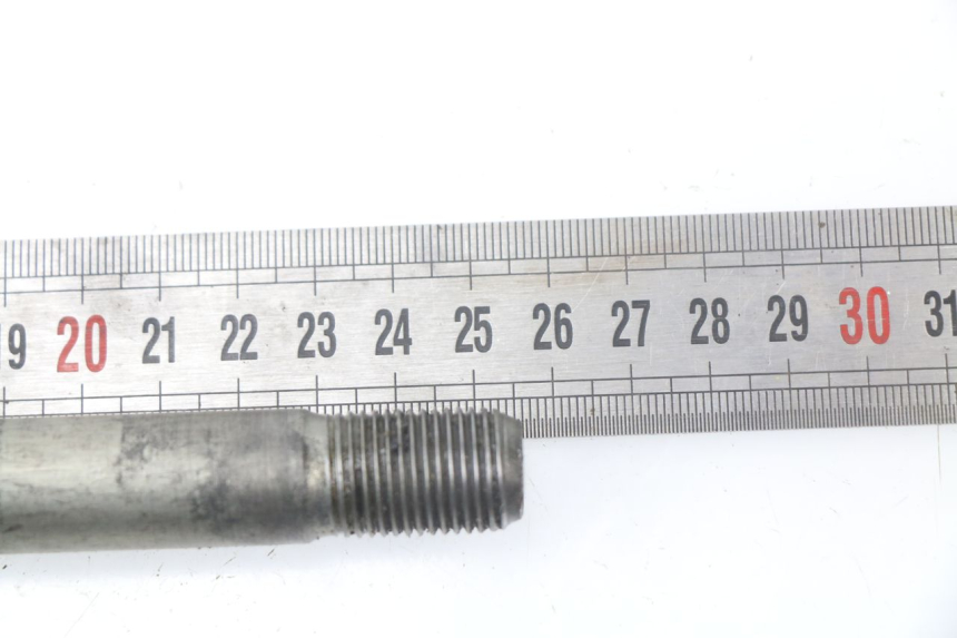 photo de FRONT WHEEL AXLE YAMAHA XJN XJ N DIVERSION 600 (1994 - 1997)