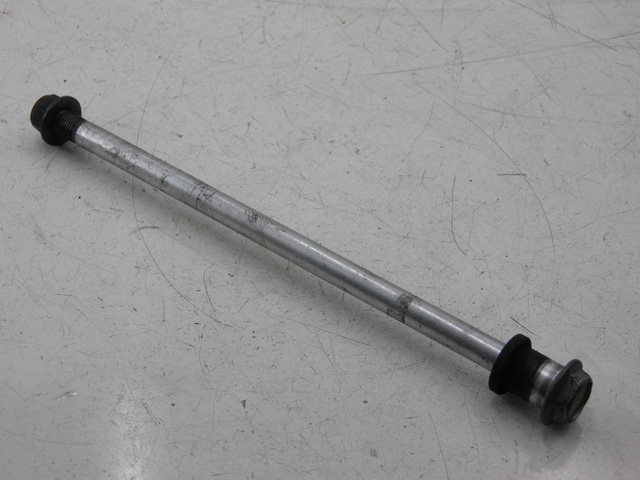 photo de FRONT WHEEL AXLE YAMAHA YP MAJESTY 125 (2007 - 2010)